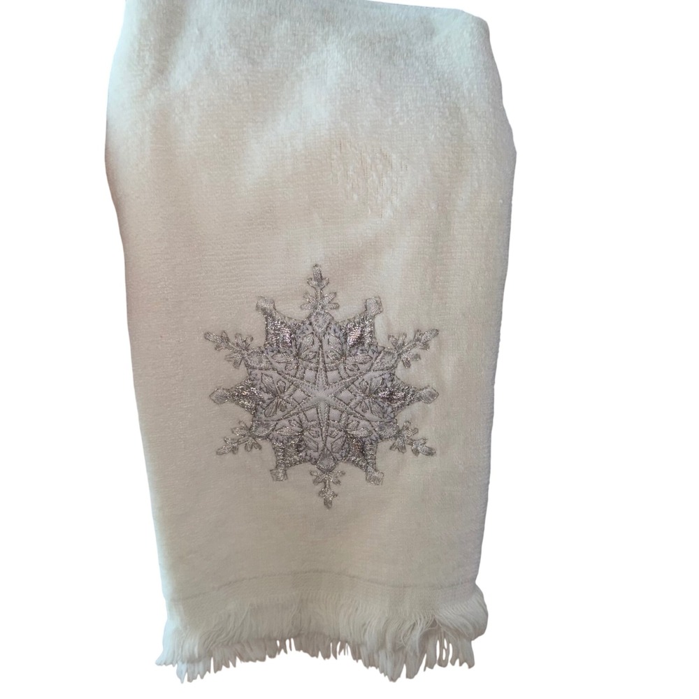 Vtg White Cotton Snowflake Hand Towels Set‎ of 2 Silver Embroidered Holiday 90s